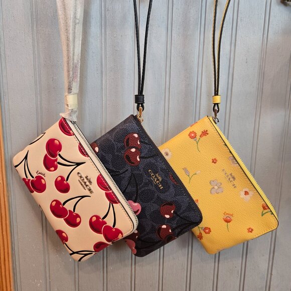 Coach NWT Tags Yellow Floral Wristlet - Picture 6 of 8